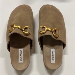 Steve Madden Masin Tan Suede Mules with Gold Chain Accent